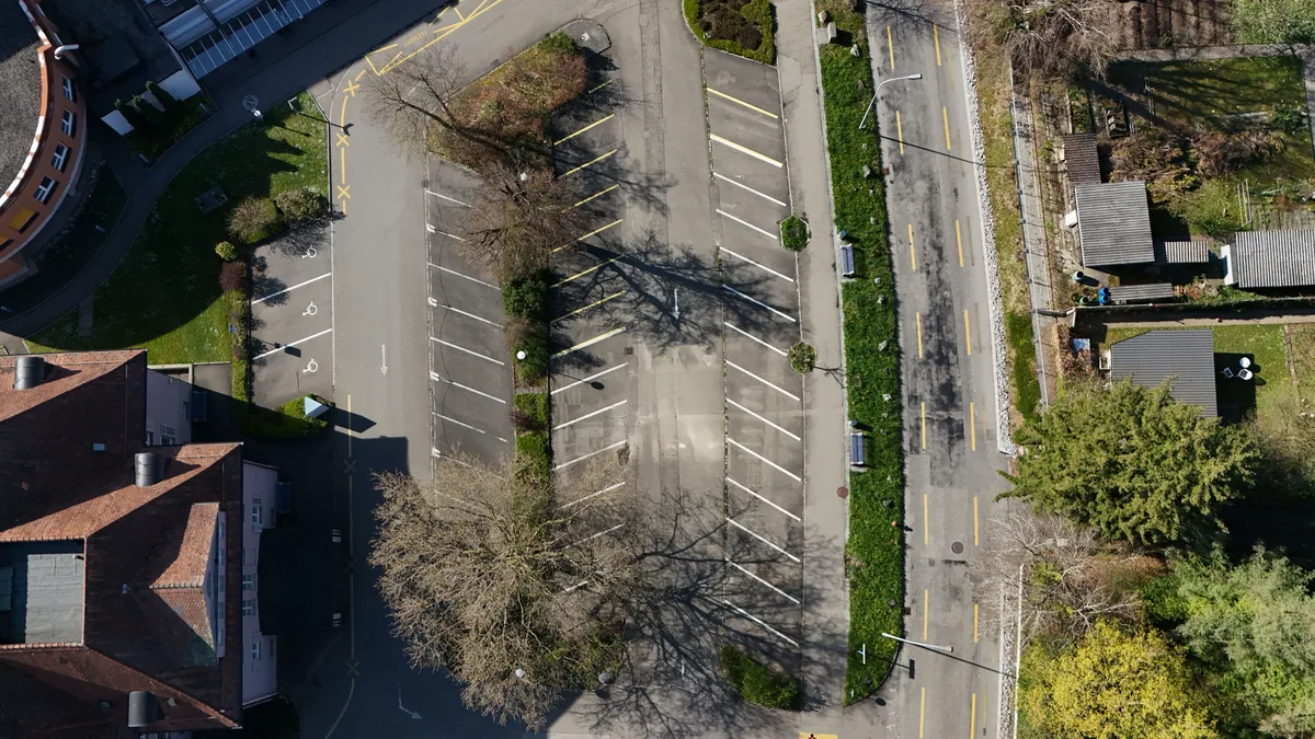 Dieser Parkplatz für das Spital Uster ist momentan gesperrt.